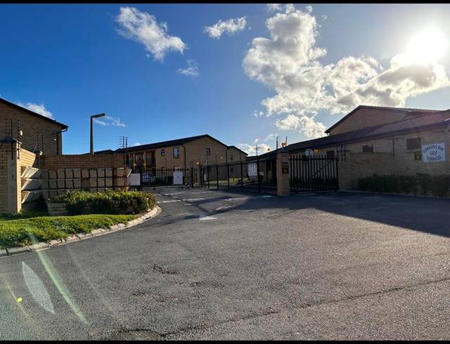 2 BEDROOM PROPERTY TO RENT IN GORDONS BAY